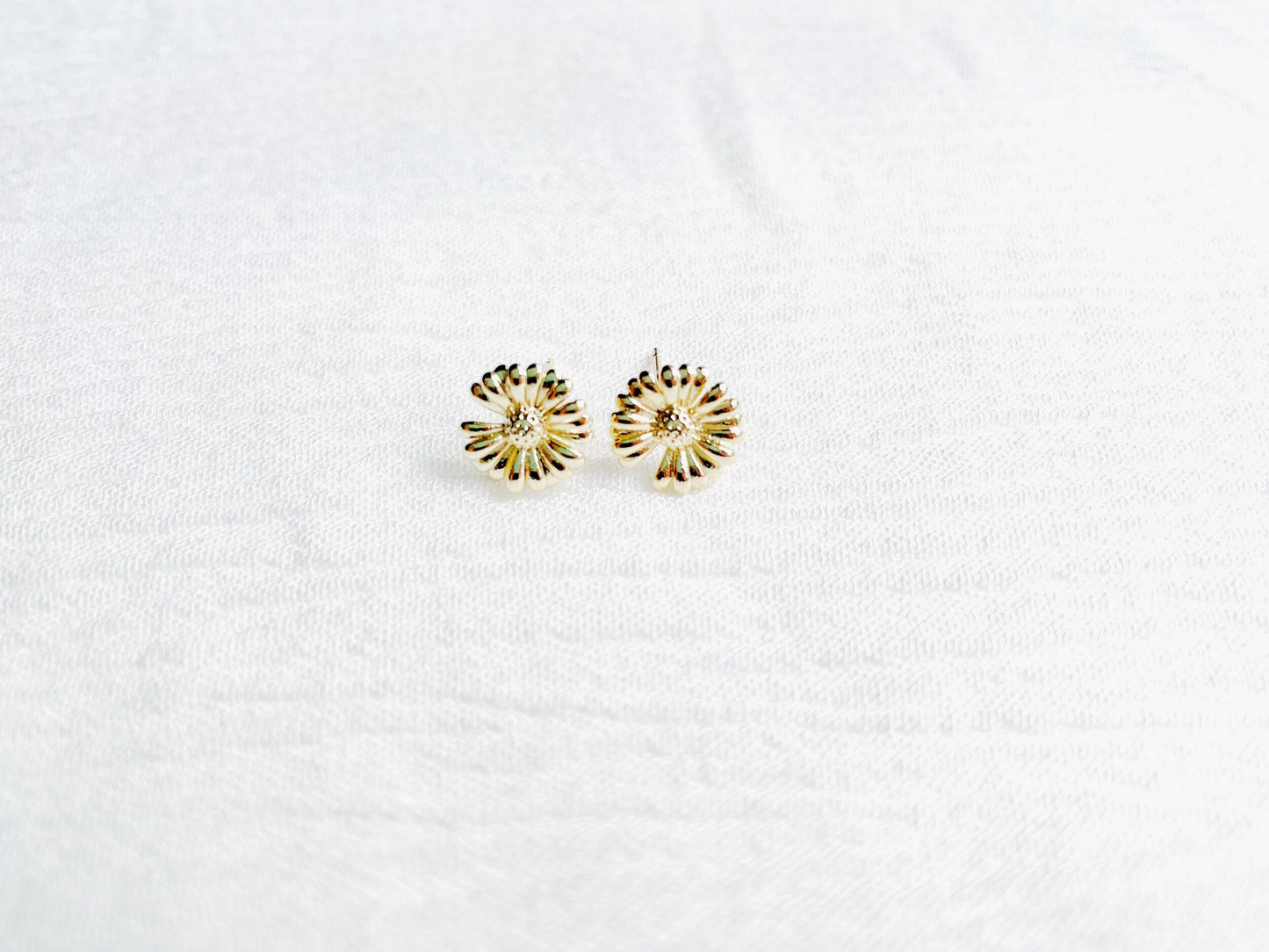Daisy Studs